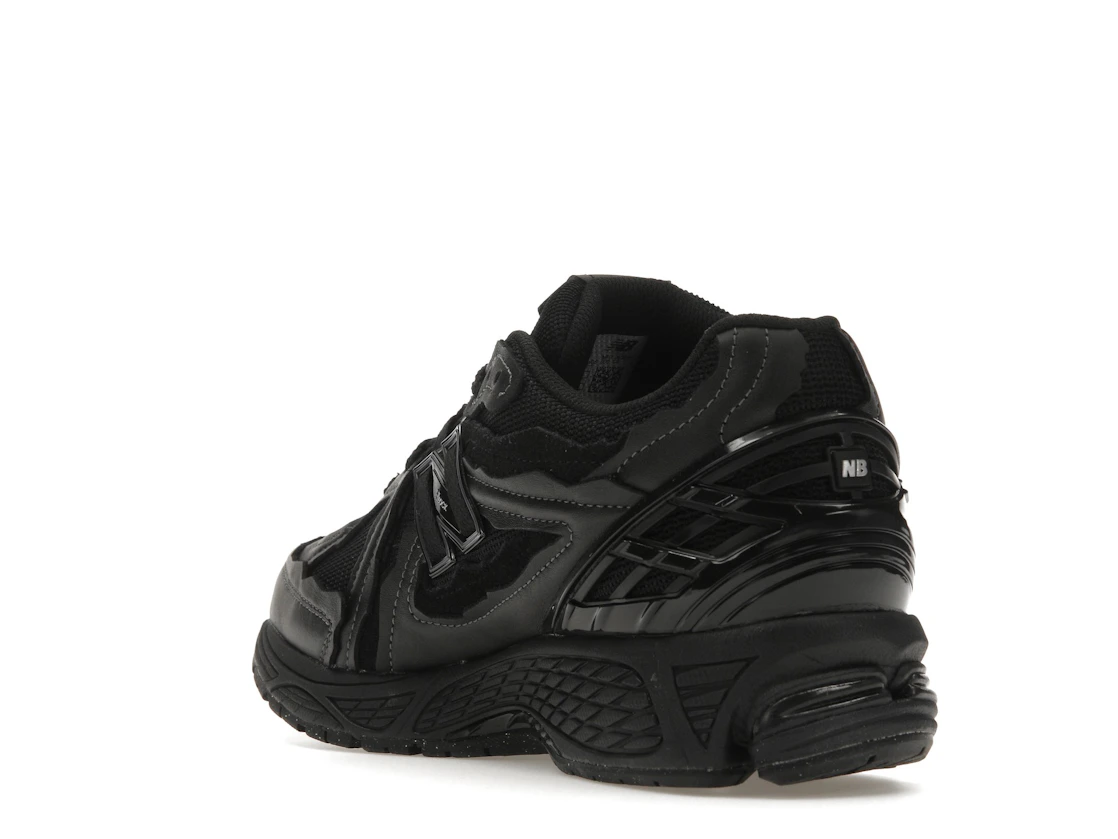 Vue 25 de New Balance 1906D Protection Pack Black Leather