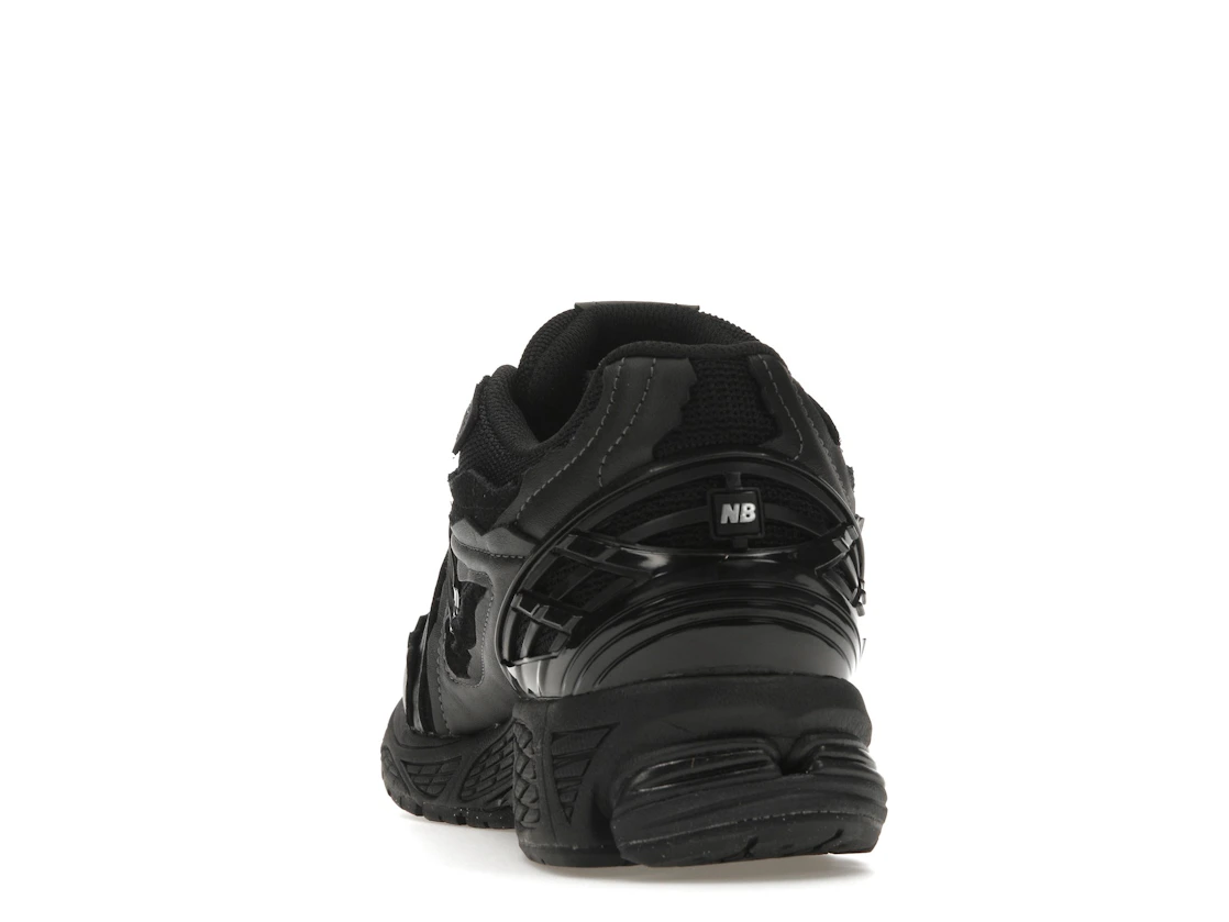 Vue 27 de New Balance 1906D Protection Pack Black Leather