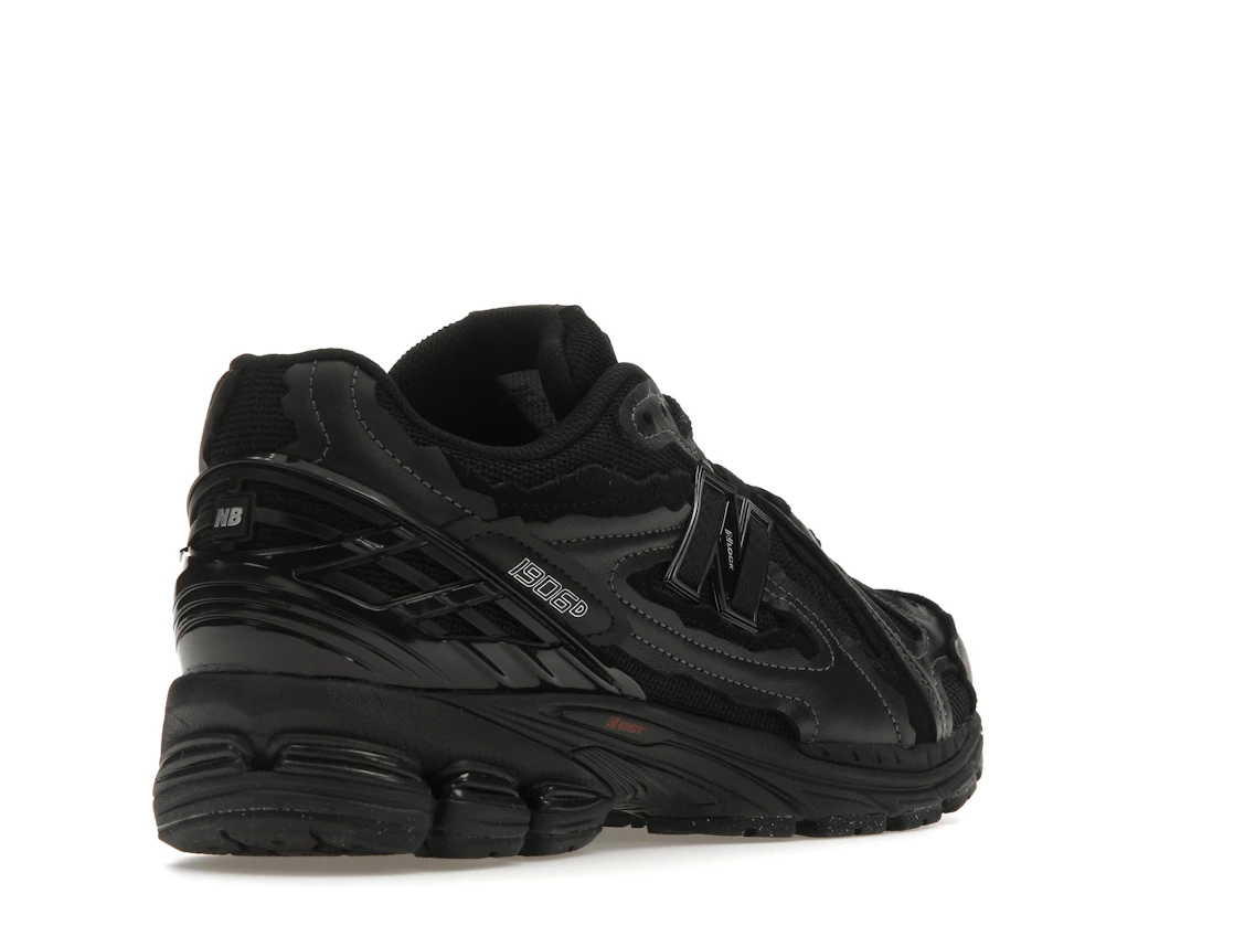 Vue 32 de New Balance 1906D Protection Pack Black Leather