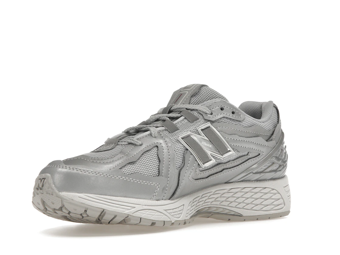Vue 15 de New Balance 1906D Protection Pack Silver Metallic