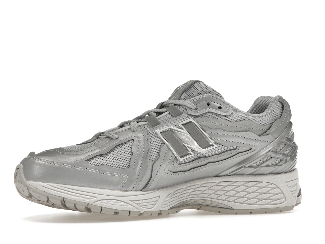 Vue 17 de New Balance 1906D Protection Pack Silver Metallic