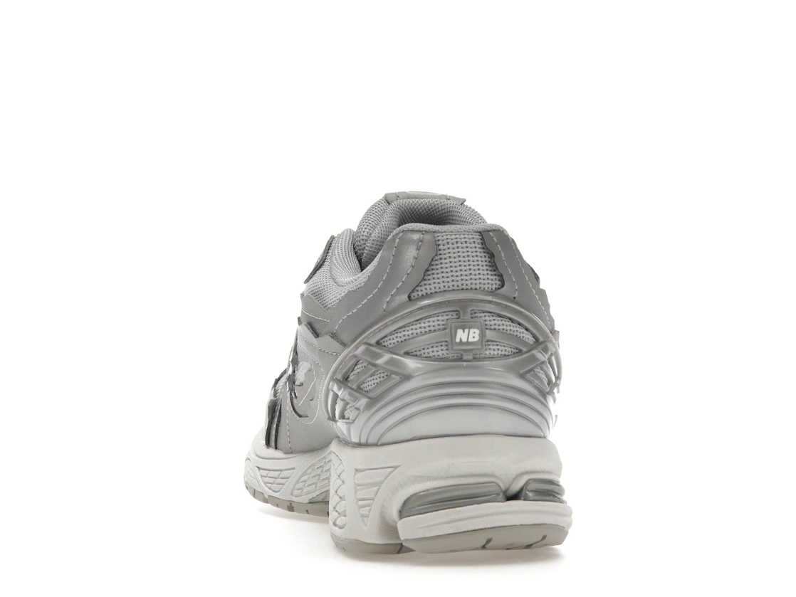 Vue 27 de New Balance 1906D Protection Pack Silver Metallic
