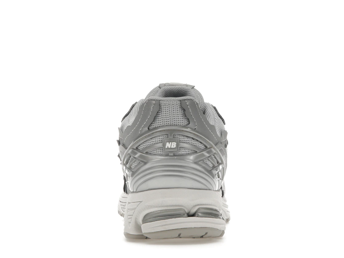 Vue 28 de New Balance 1906D Protection Pack Silver Metallic