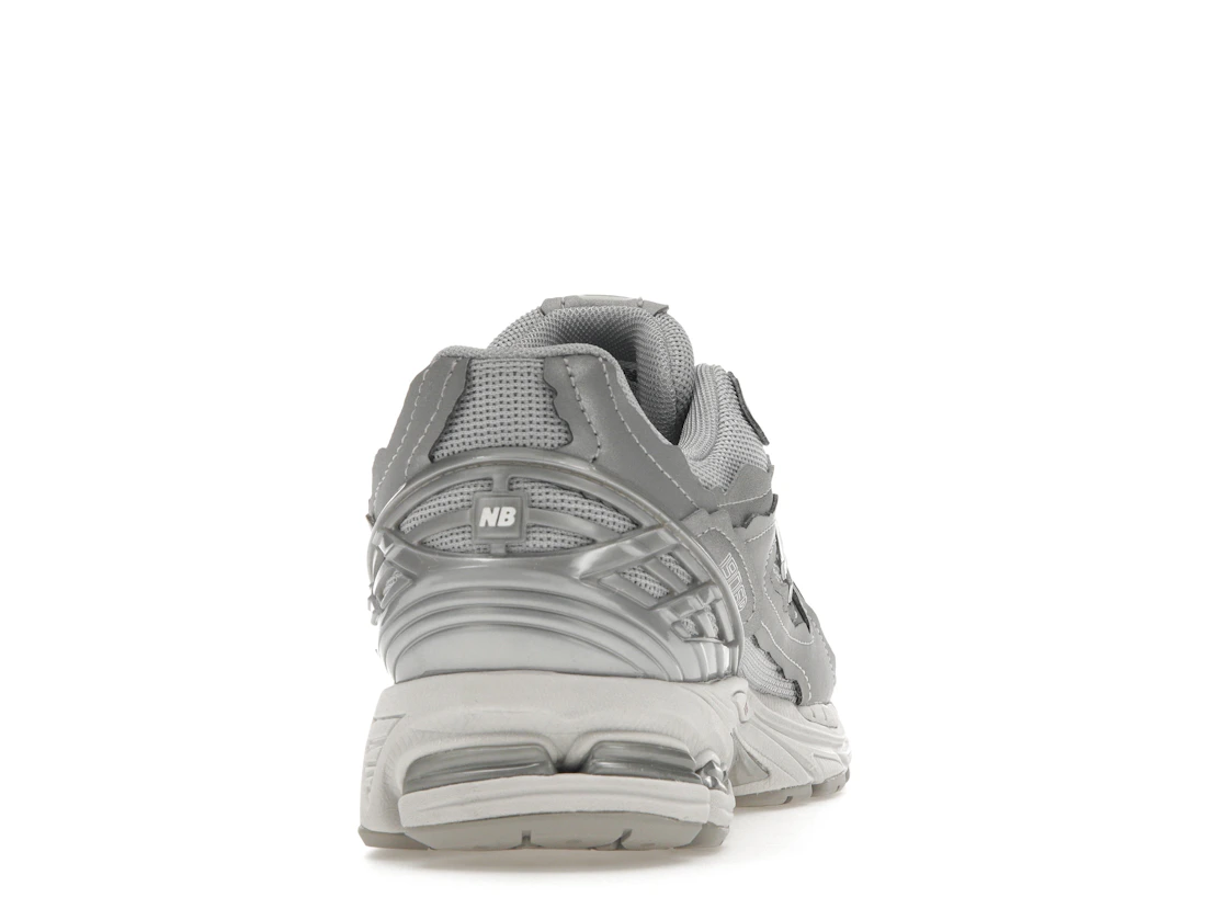 Vue 29 de New Balance 1906D Protection Pack Silver Metallic