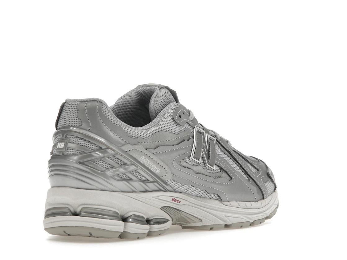 Vue 32 de New Balance 1906D Protection Pack Silver Metallic