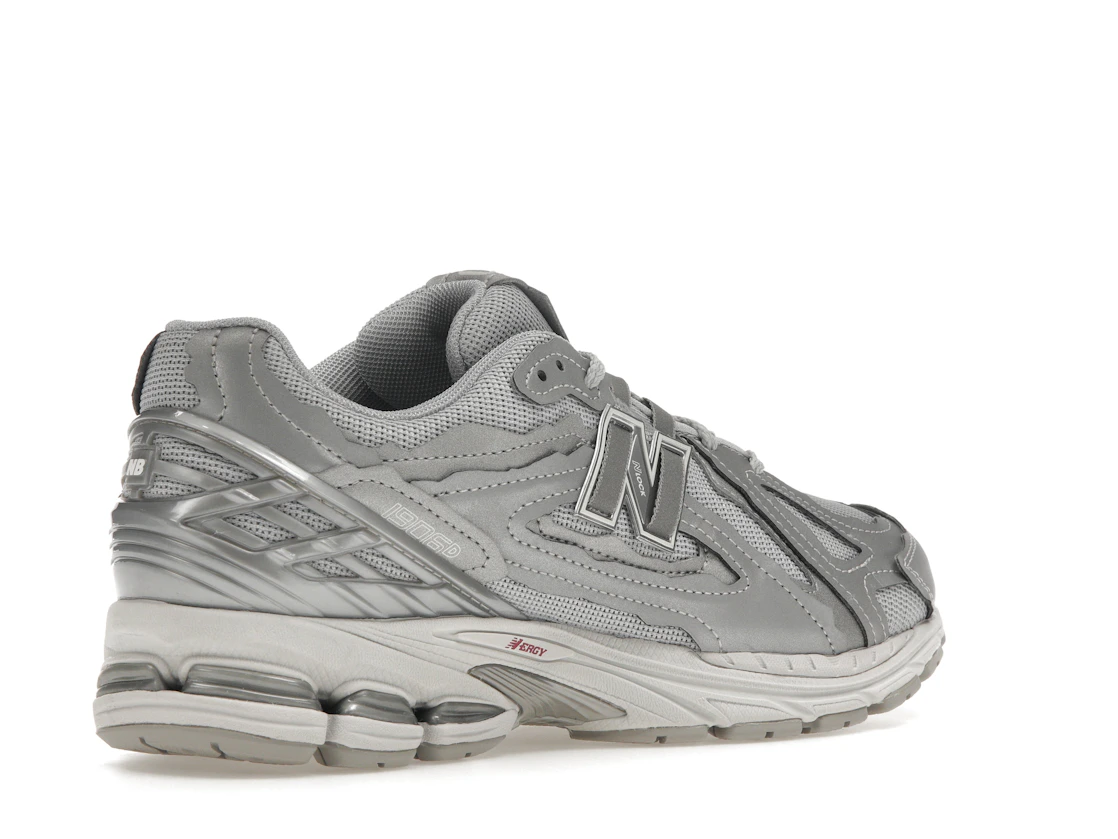 Vue 33 de New Balance 1906D Protection Pack Silver Metallic