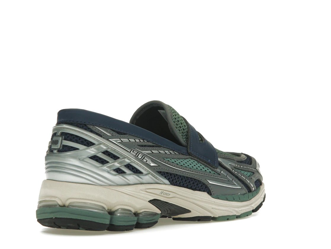 Vue 32 de New Balance 1906L Dark Juniper Navy