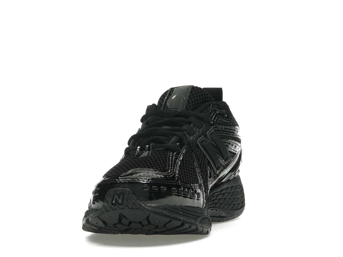 Vue 12 de New Balance 1906R Black Patent