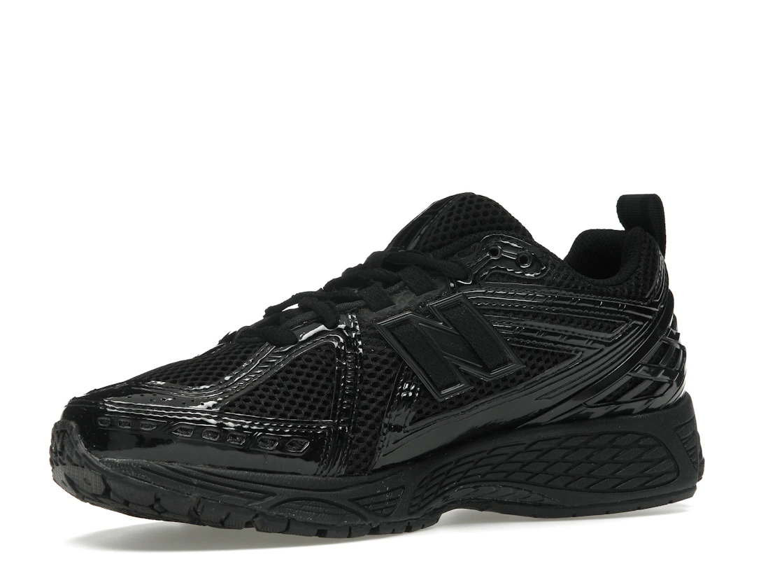 Vue 16 de New Balance 1906R Black Patent