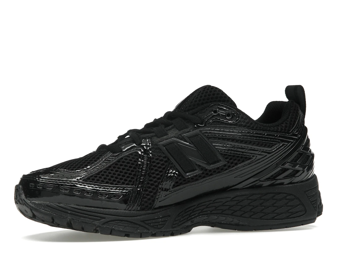 Vue 17 de New Balance 1906R Black Patent