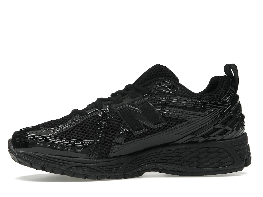 Vue 18 de New Balance 1906R Black Patent