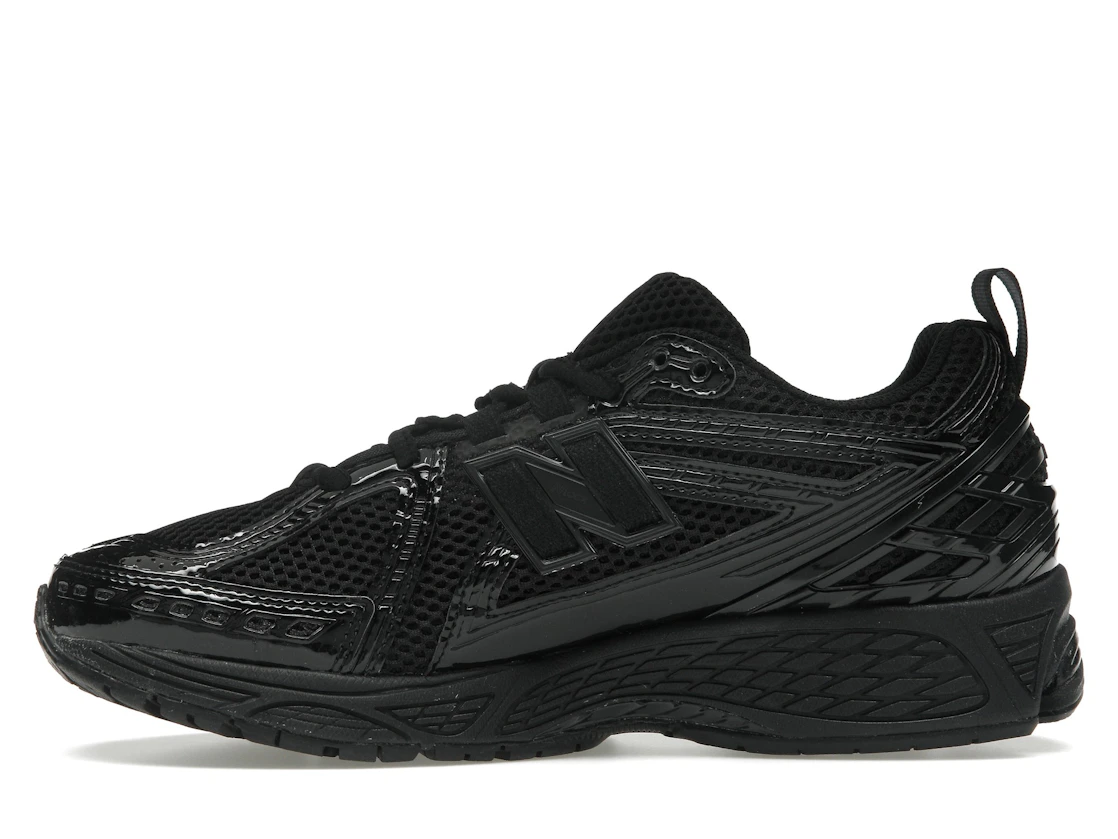 Vue 19 de New Balance 1906R Black Patent