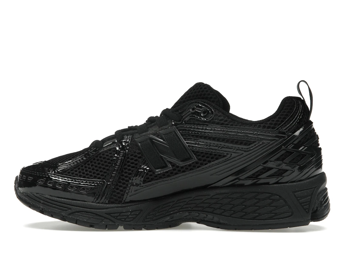 Vue 20 de New Balance 1906R Black Patent