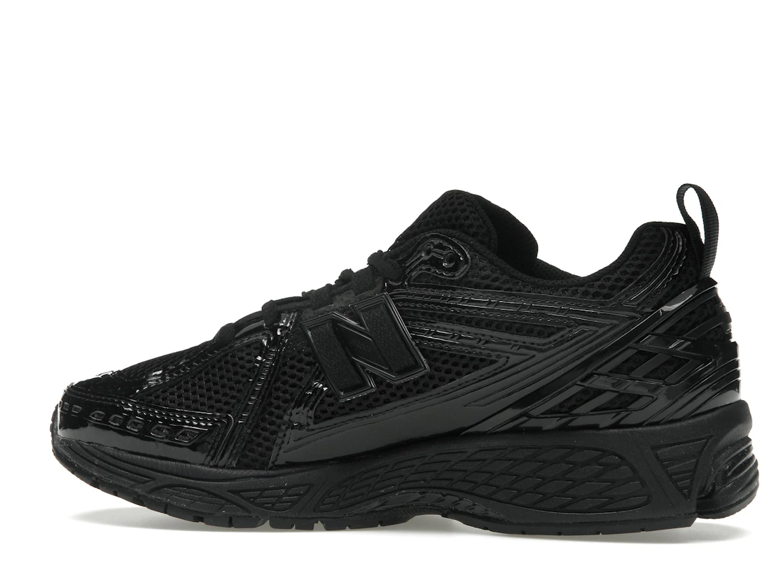 Vue 21 de New Balance 1906R Black Patent