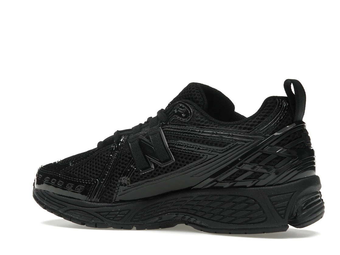Vue 22 de New Balance 1906R Black Patent