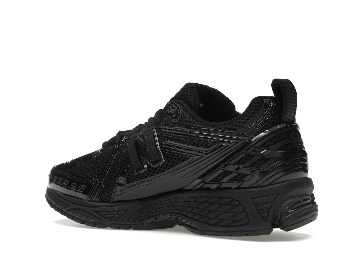 Vue 23 de New Balance 1906R Black Patent