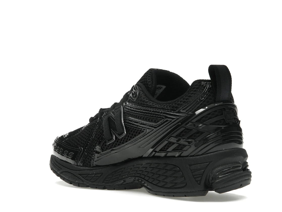 Vue 24 de New Balance 1906R Black Patent