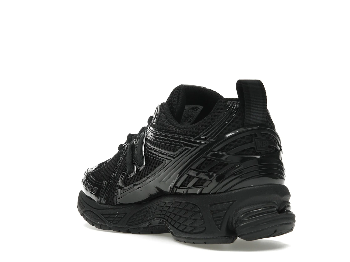 Vue 25 de New Balance 1906R Black Patent