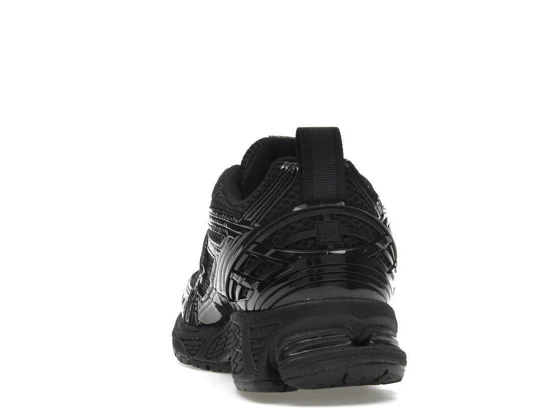 Vue 27 de New Balance 1906R Black Patent