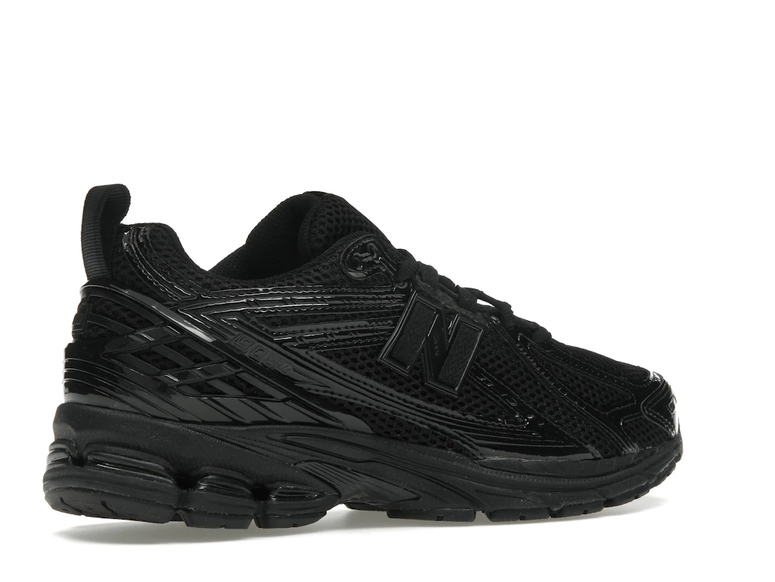 Vue 34 de New Balance 1906R Black Patent