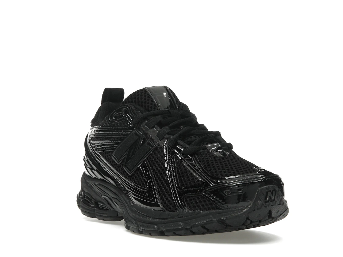Vue 7 de New Balance 1906R Black Patent