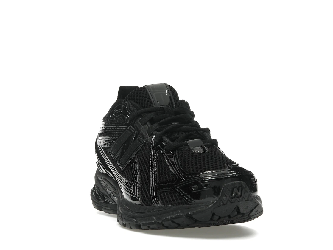 Vue 8 de New Balance 1906R Black Patent