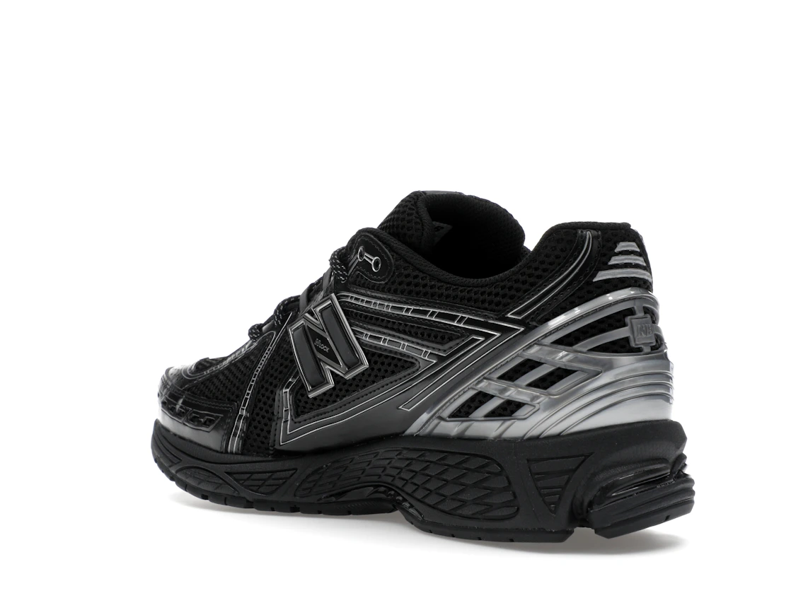 Vue 24 de New Balance 1906R Black Silver