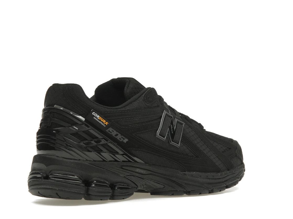 Vue 33 de New Balance 1906R Cordura Black Magnet