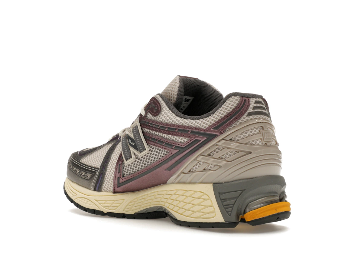 Vue 24 de New Balance 1906R Licorice