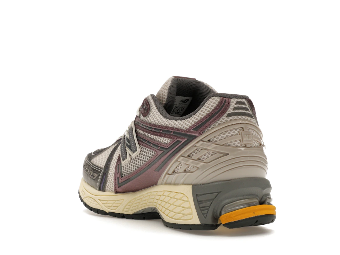 Vue 25 de New Balance 1906R Licorice