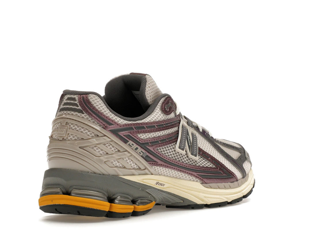 Vue 32 de New Balance 1906R Licorice