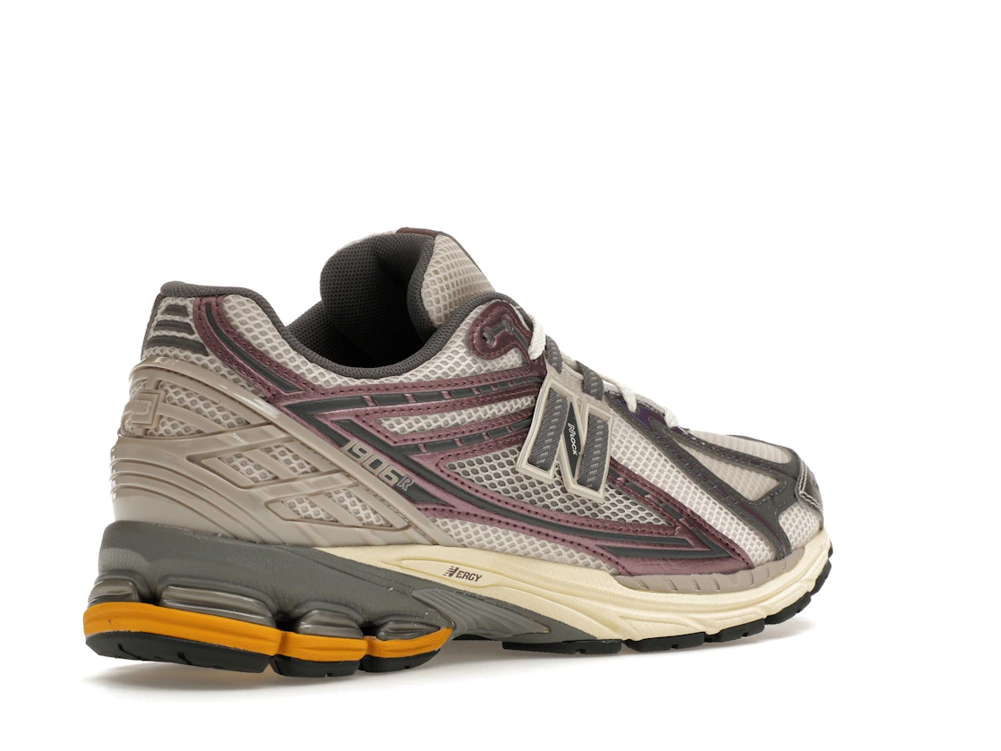 Vue 33 de New Balance 1906R Licorice