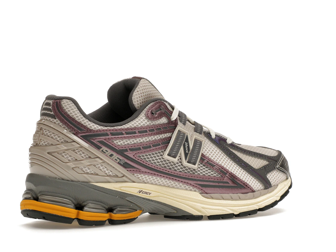 Vue 34 de New Balance 1906R Licorice
