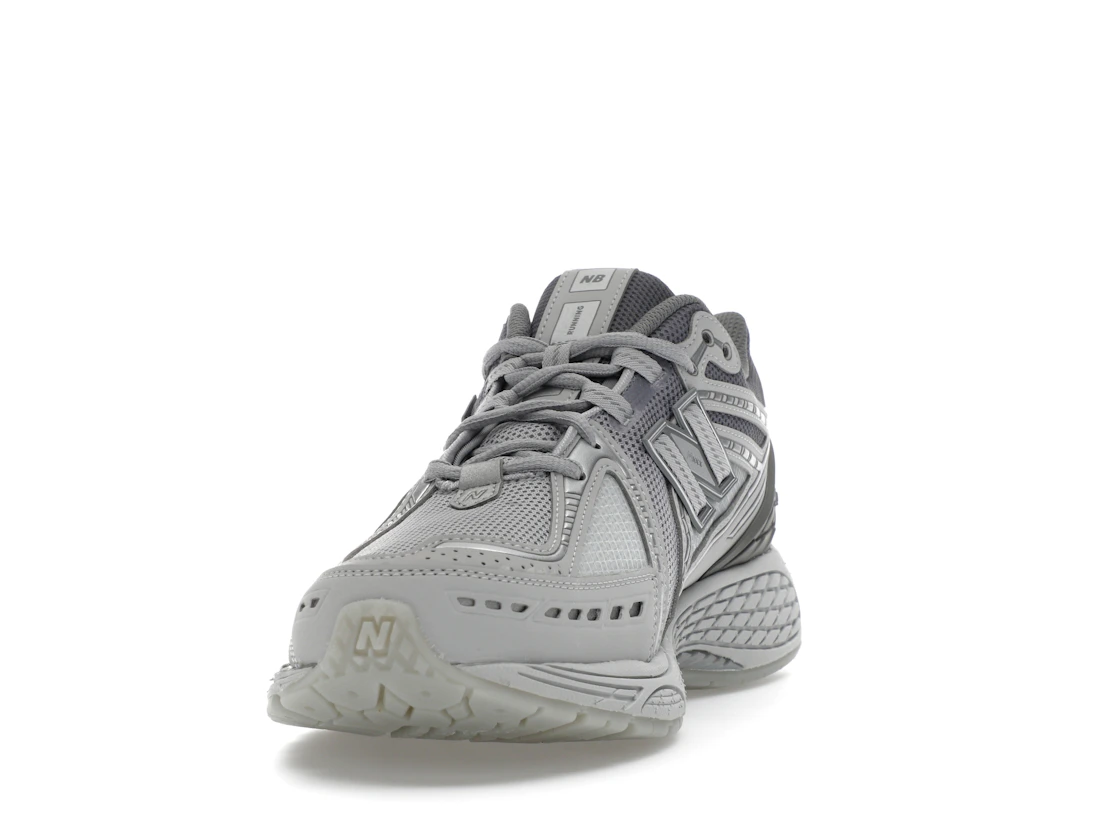 Vue 12 de New Balance 1906R Lunar New Year Raincloud