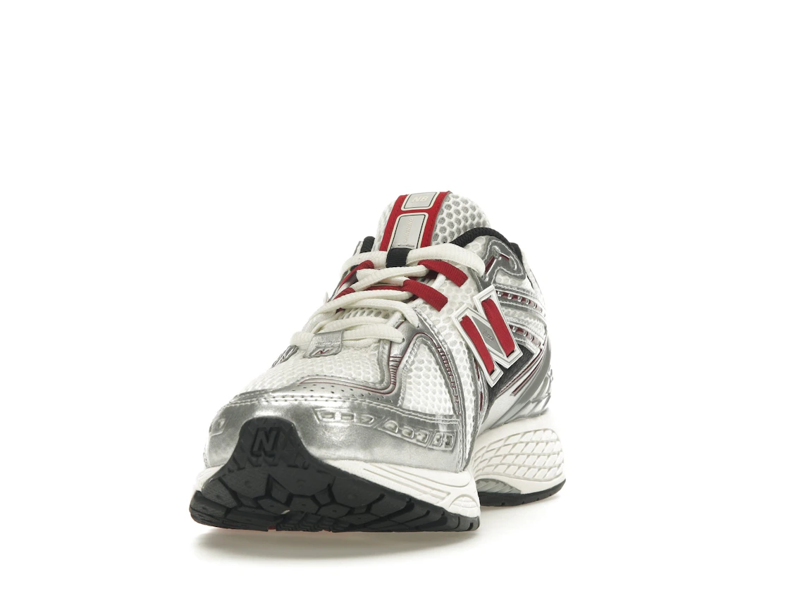 Vue 12 de New Balance 1906R Silver Classic Crimson