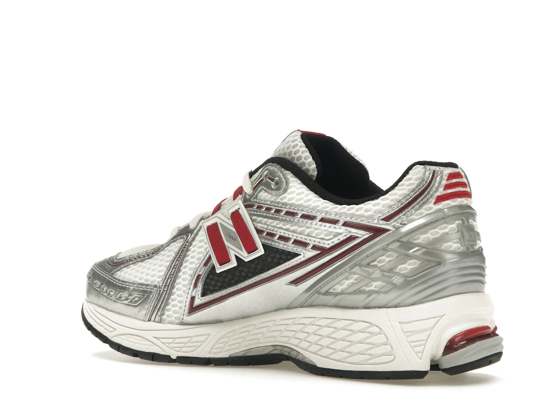Vue 23 de New Balance 1906R Silver Classic Crimson