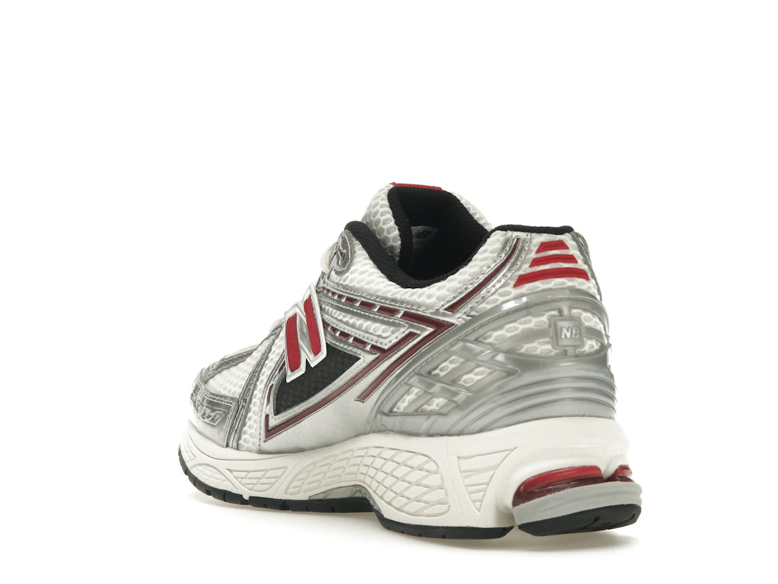 Vue 25 de New Balance 1906R Silver Classic Crimson