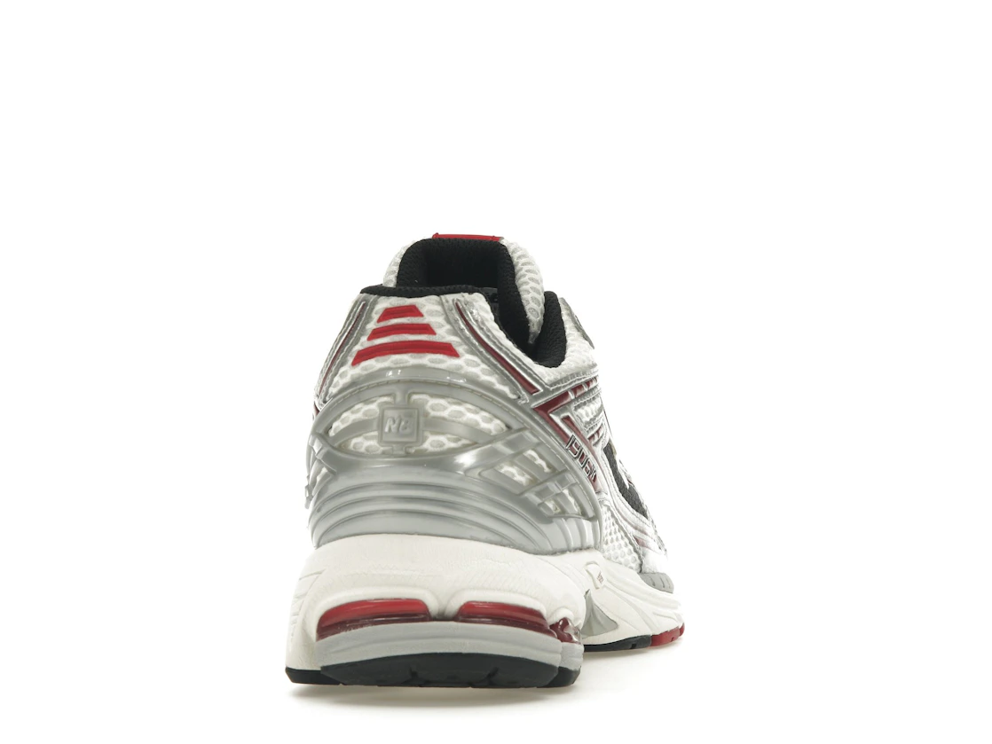 Vue 29 de New Balance 1906R Silver Classic Crimson