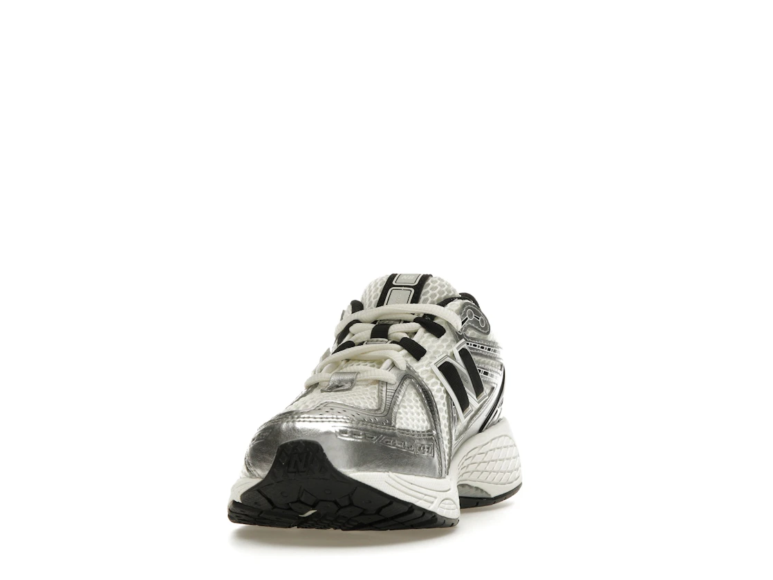 Vue 12 de New Balance 1906R Silver Metallic Black (GS)