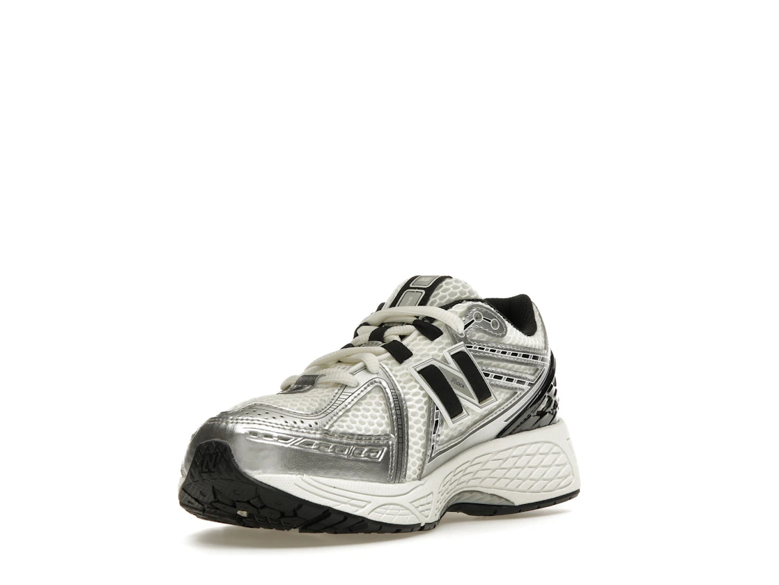 Vue 14 de New Balance 1906R Silver Metallic Black (GS)