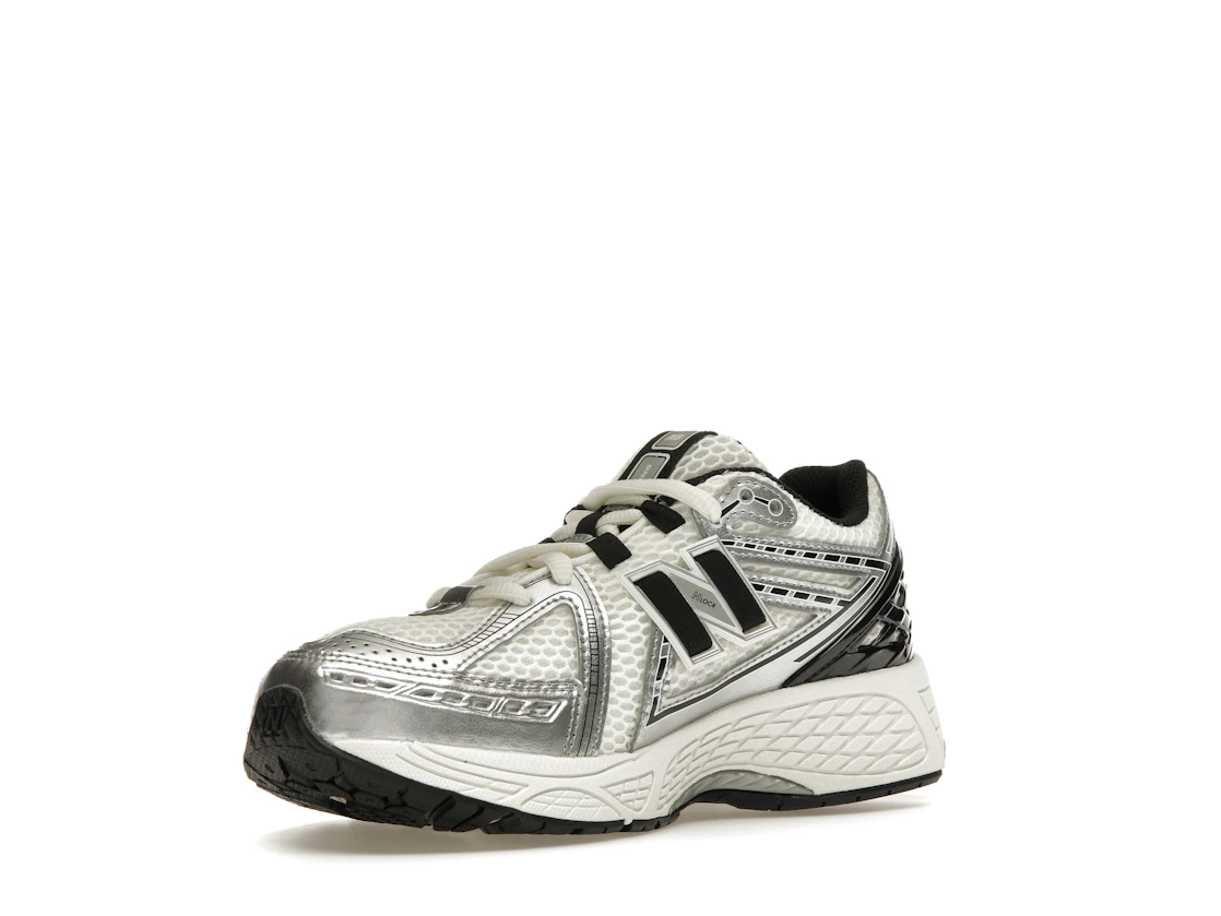 Vue 15 de New Balance 1906R Silver Metallic Black (GS)