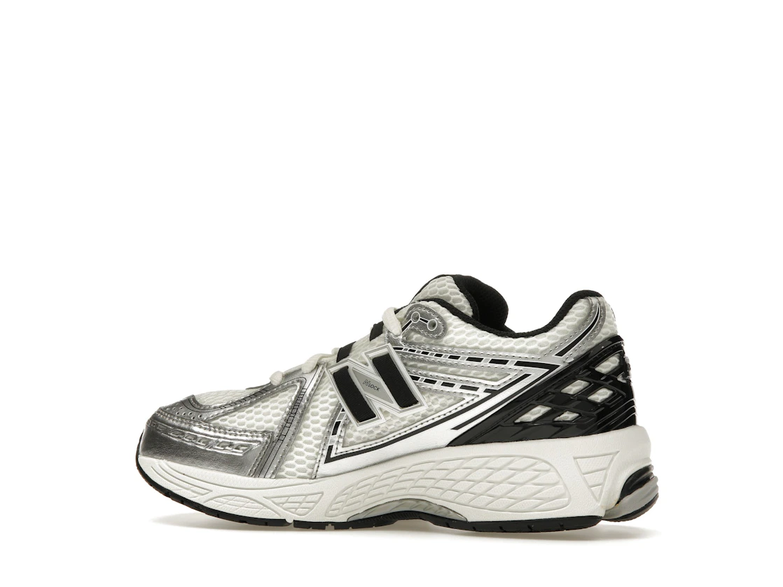 Vue 21 de New Balance 1906R Silver Metallic Black (GS)