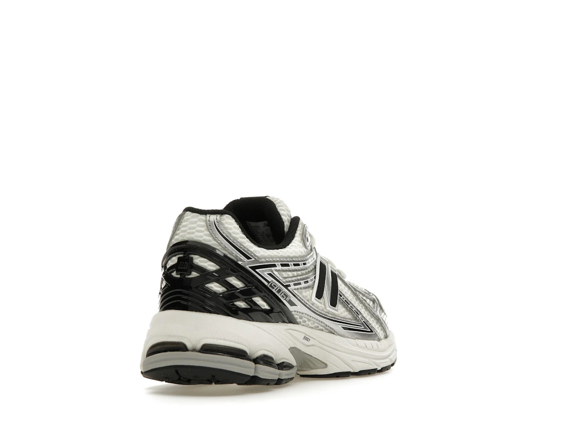 Vue 31 de New Balance 1906R Silver Metallic Black (GS)
