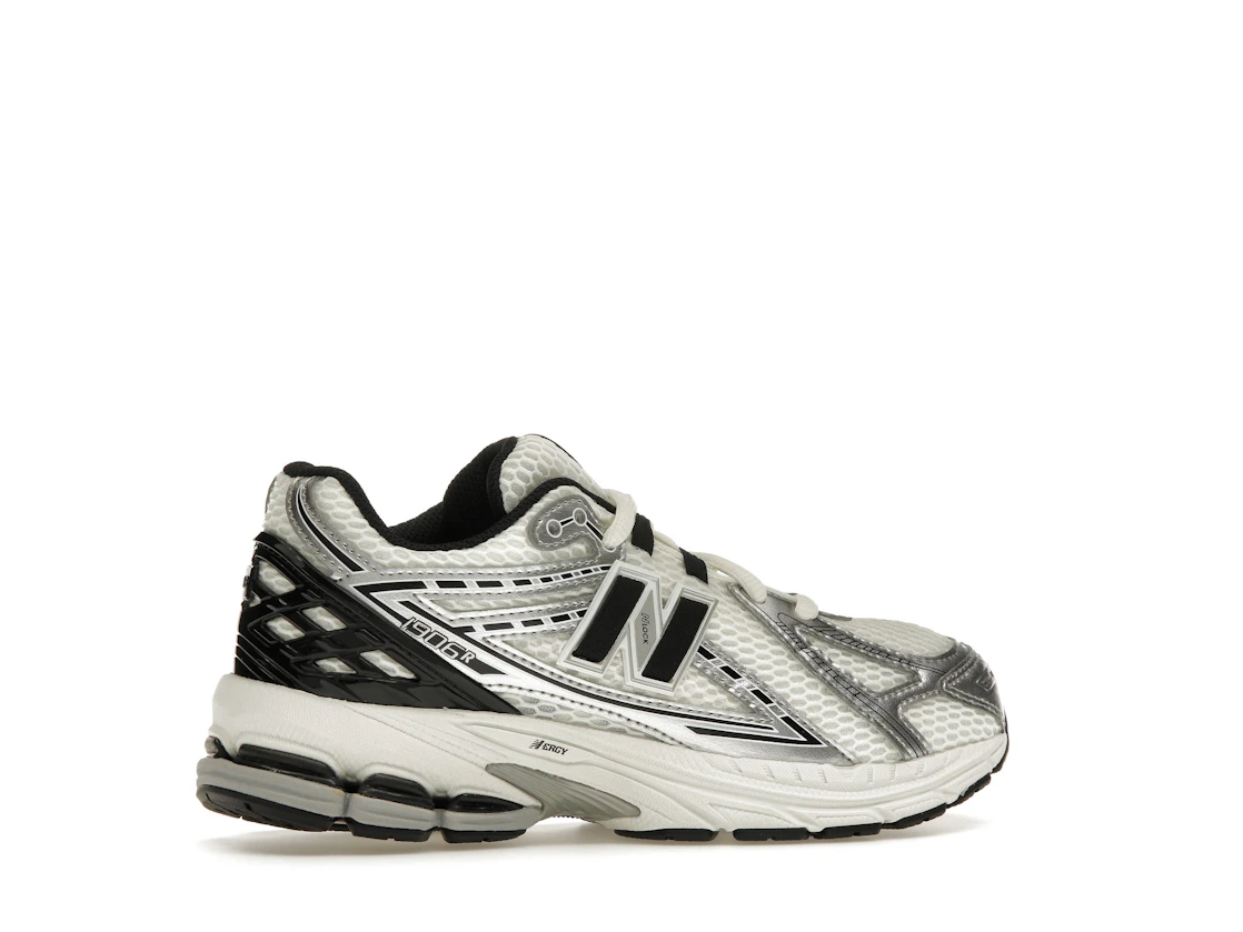 Vue 35 de New Balance 1906R Silver Metallic Black (GS)