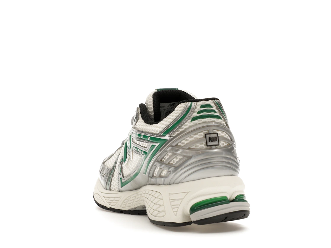 Vue 26 de New Balance 1906R Spruce Pack