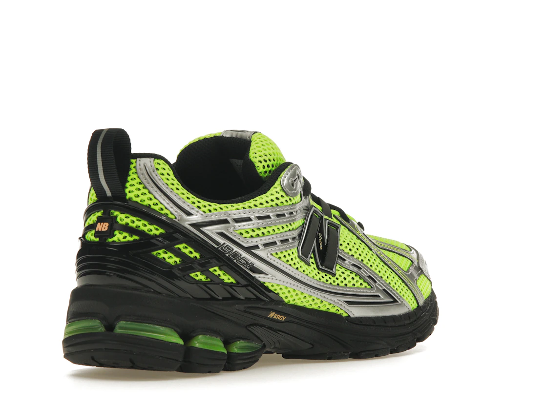 Vue 32 de New Balance 1906R Volt Black