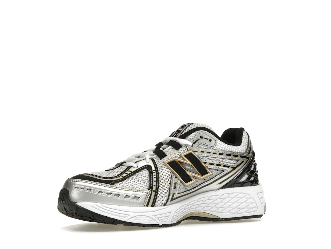 Vue 16 de New Balance 1906R White Metallic Gold (GS)