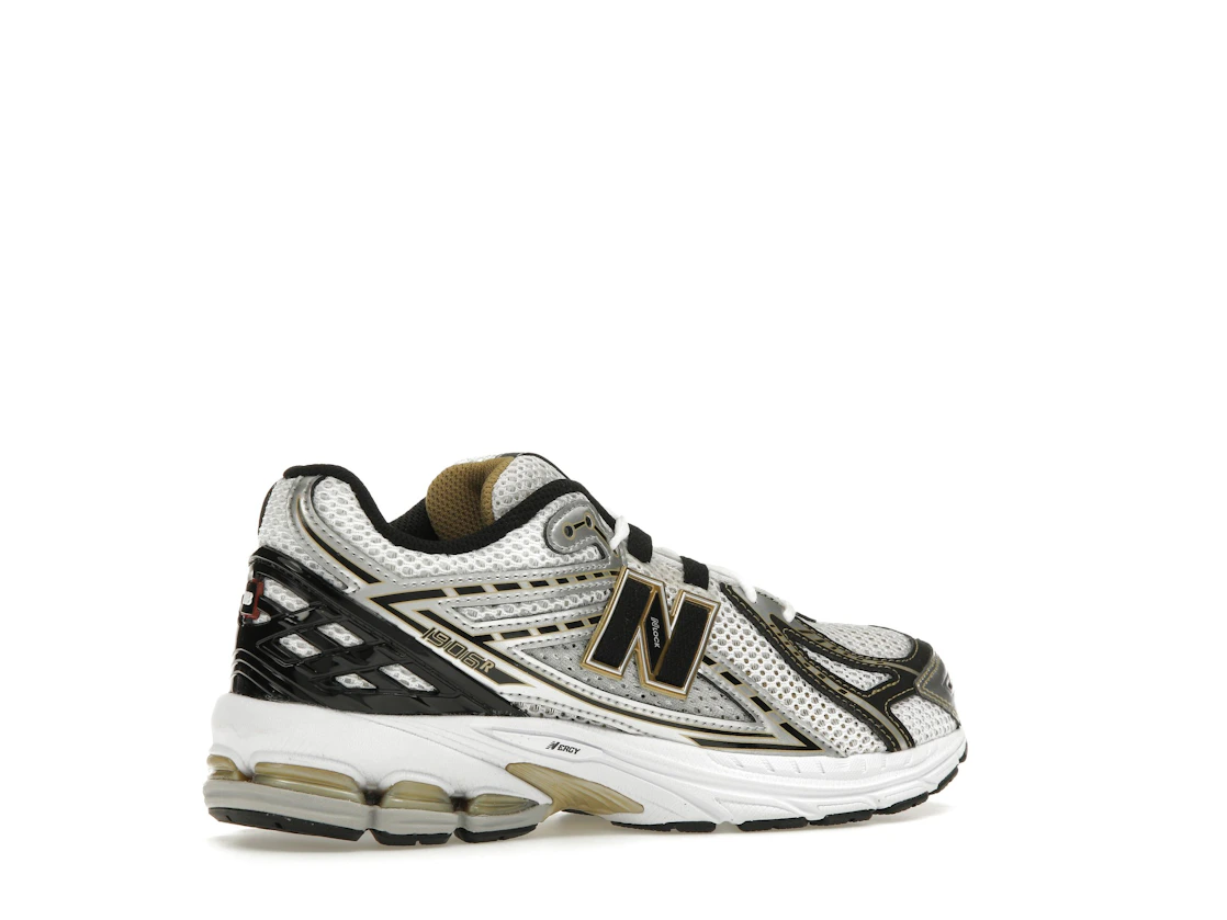 Vue 34 de New Balance 1906R White Metallic Gold (GS)