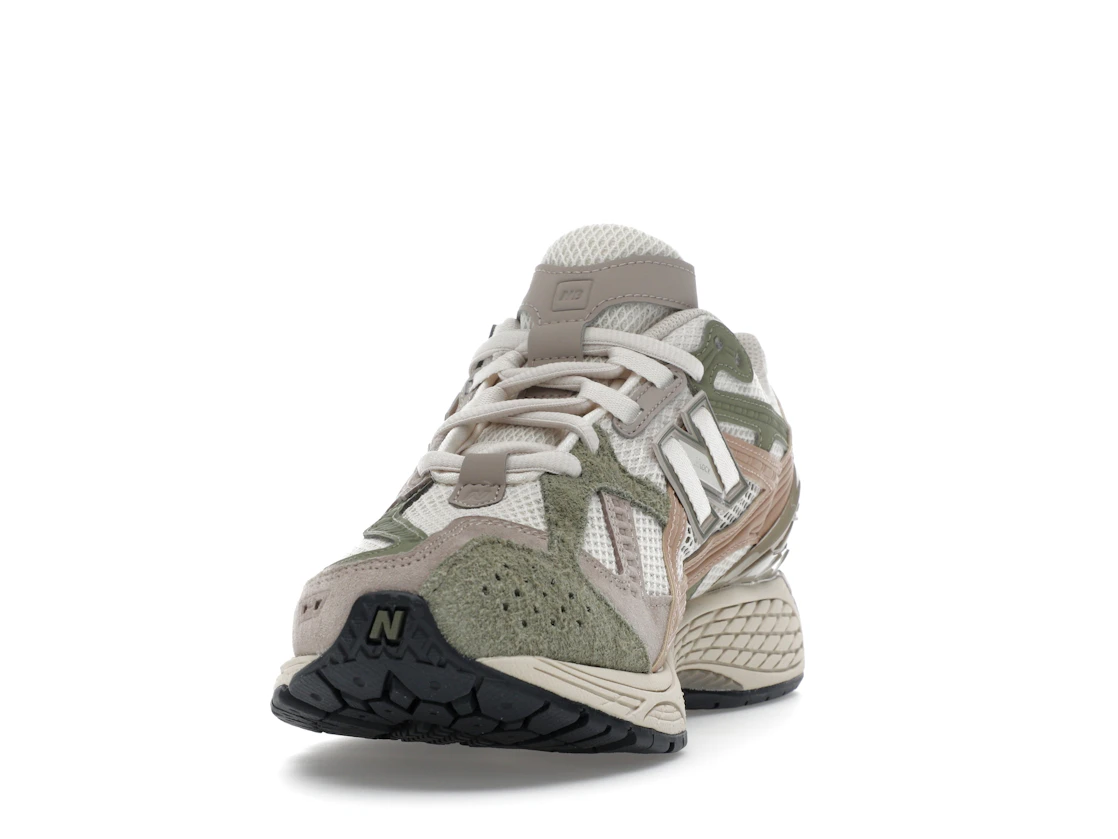 Vue 12 de New Balance 1906U Linen Dark Olivine