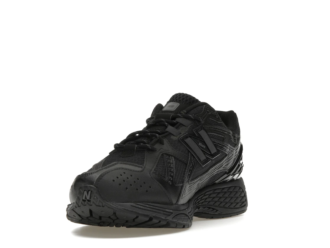 Vue 13 de New Balance 1906U Triple Black